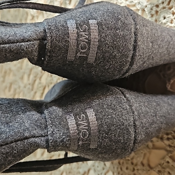 Toms Gray Felt Textile Wool Wedge Booties - Picture 2 of 7